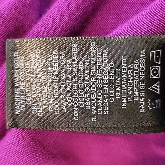 Nicole Miller medium short sleeve v neck top. SO SOFT! - Picture 5 of 5